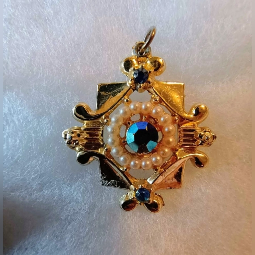 Stunning Vintage Pendant